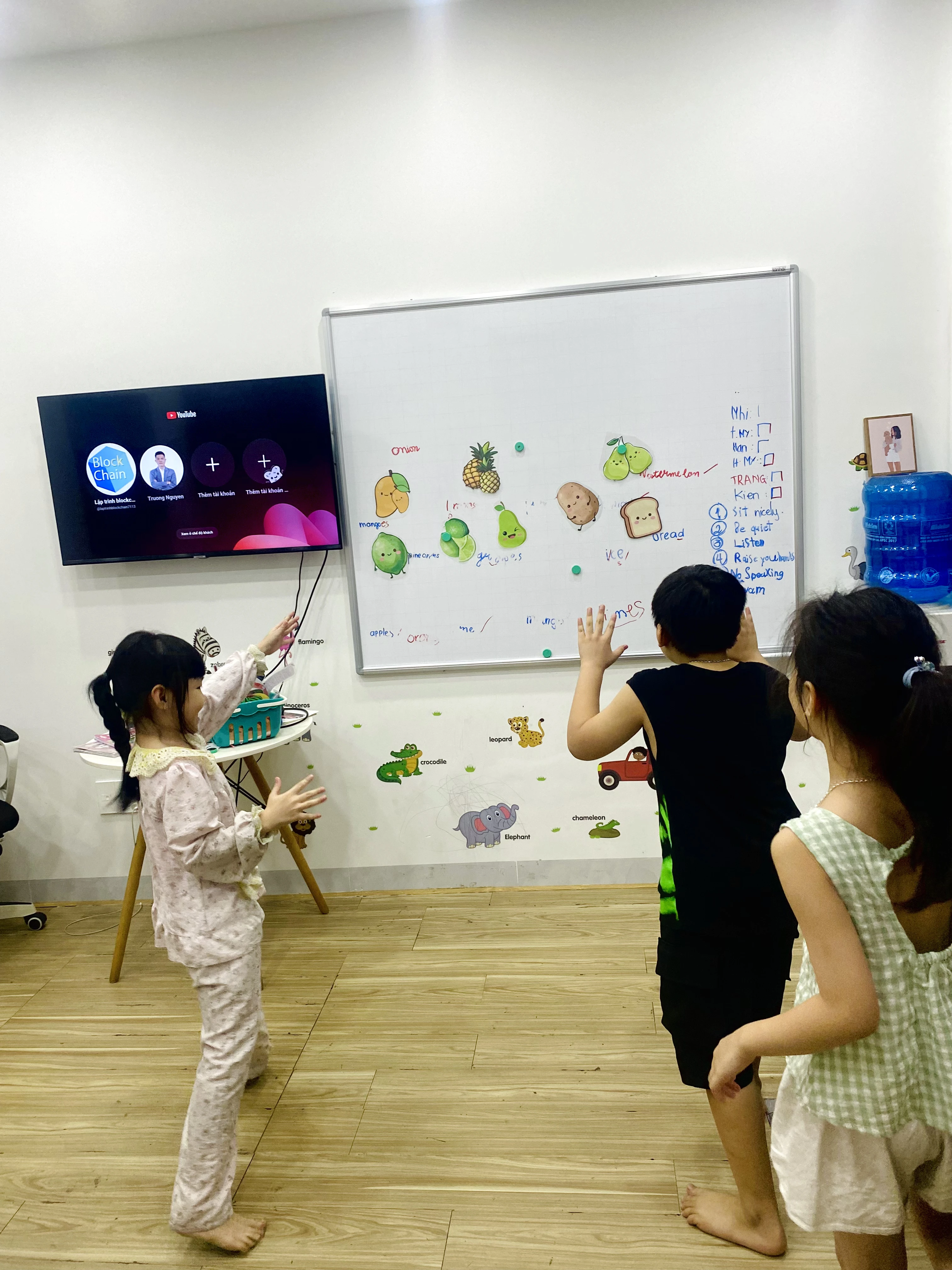 Hoạt động trong lớp Cambridge Starters Hana English